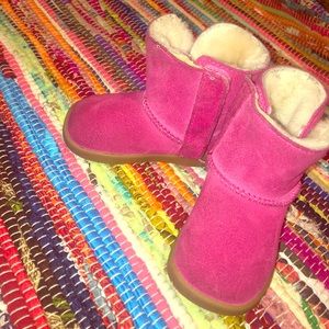 Pink uggs toddler size 4/5